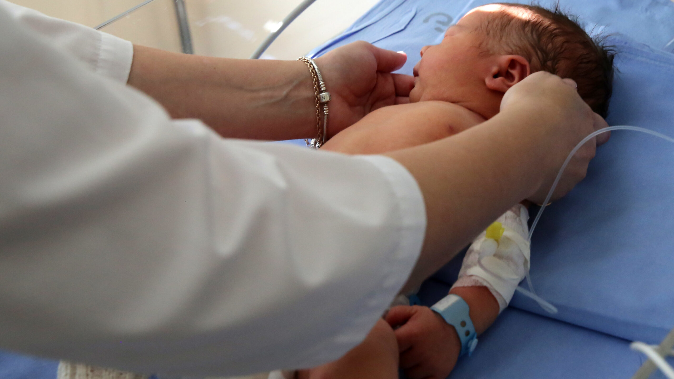 В Новосибирске девушка родила сразу тройню, после 9 лет ожидания беременности