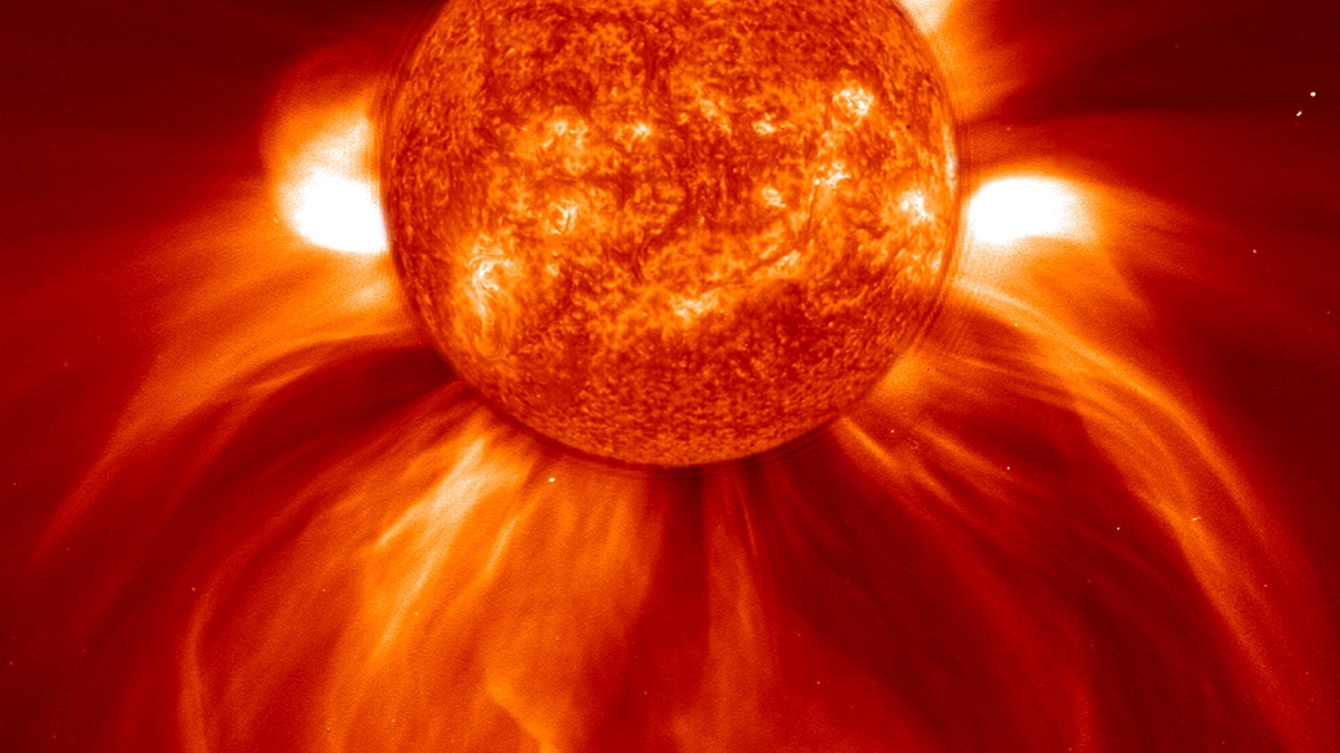 Мощные вспышки на солнце стали причиной первой магнитной бури в 2024 году