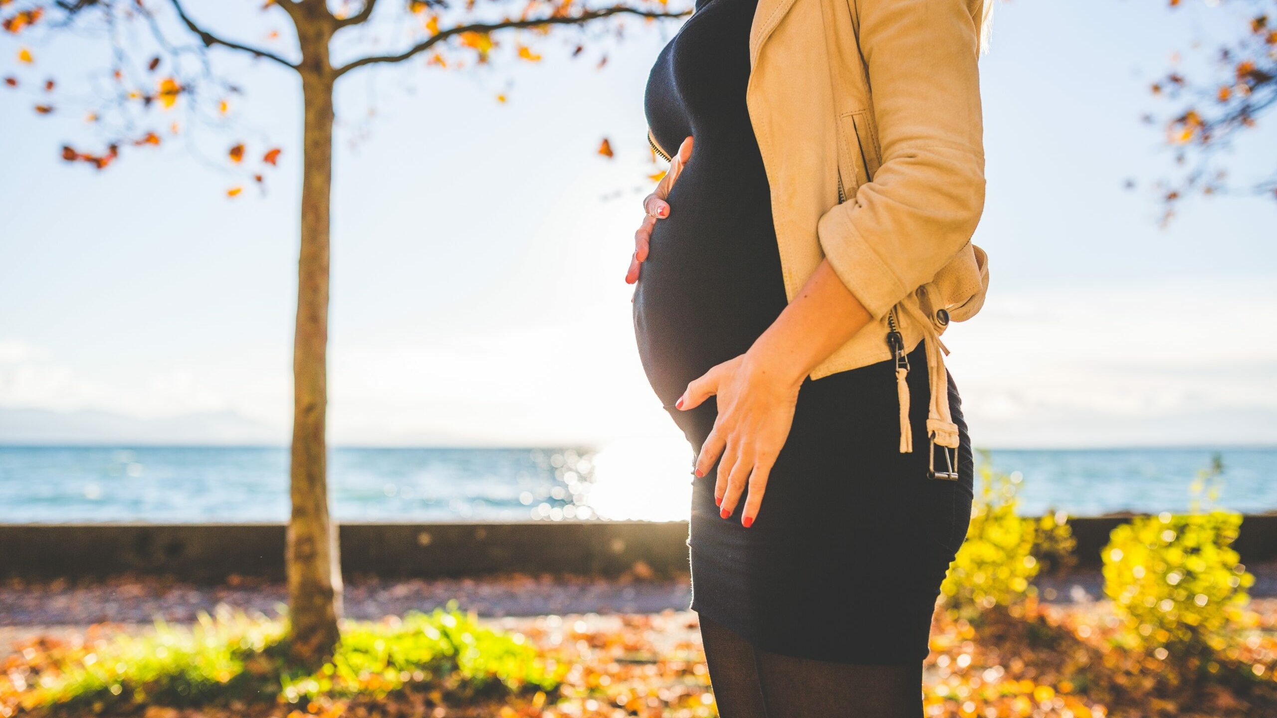 Кофе, стрижка и спорт: гинеколог из Подмосковья рассказала, что можно делать при беременности