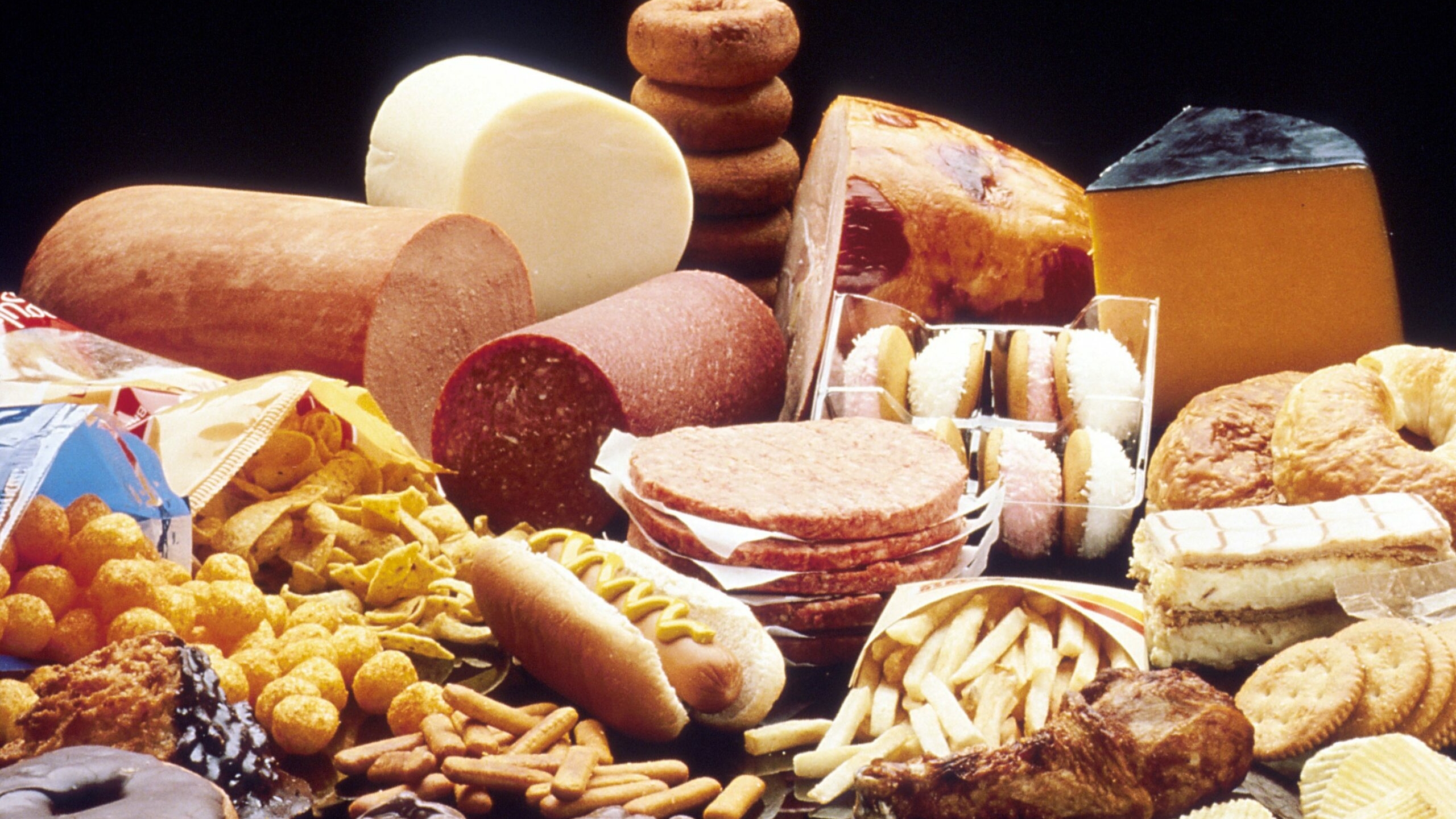 Врач опроверг связь между жирной пищей и повышенным холестерином