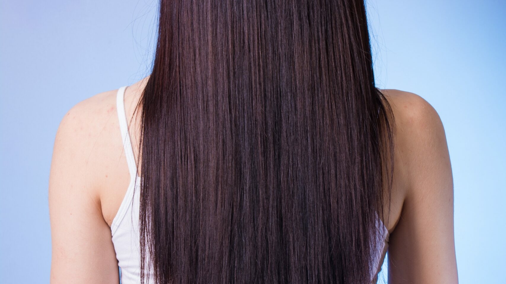 Петербуржцам назвали самые частые причины выпадения волос