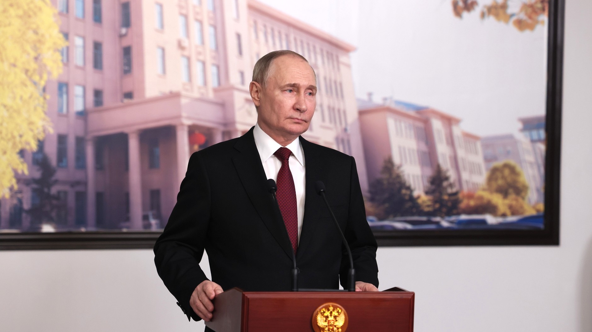 Китай в шоке: Путин ответил Пекину на строительство дороги в обход России