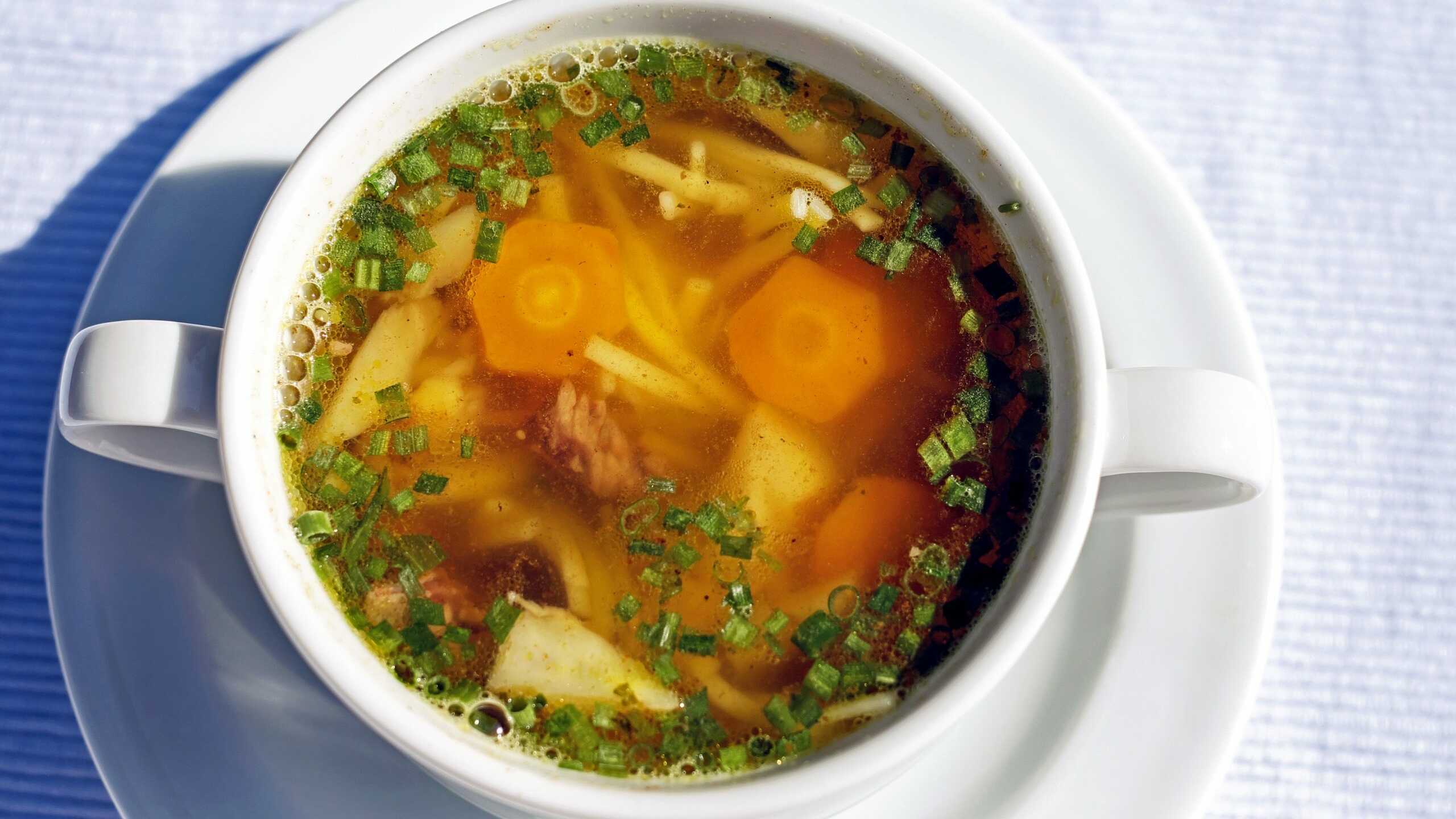 Есть или не есть: гастроэнтеролог закончил споры о пользе супа