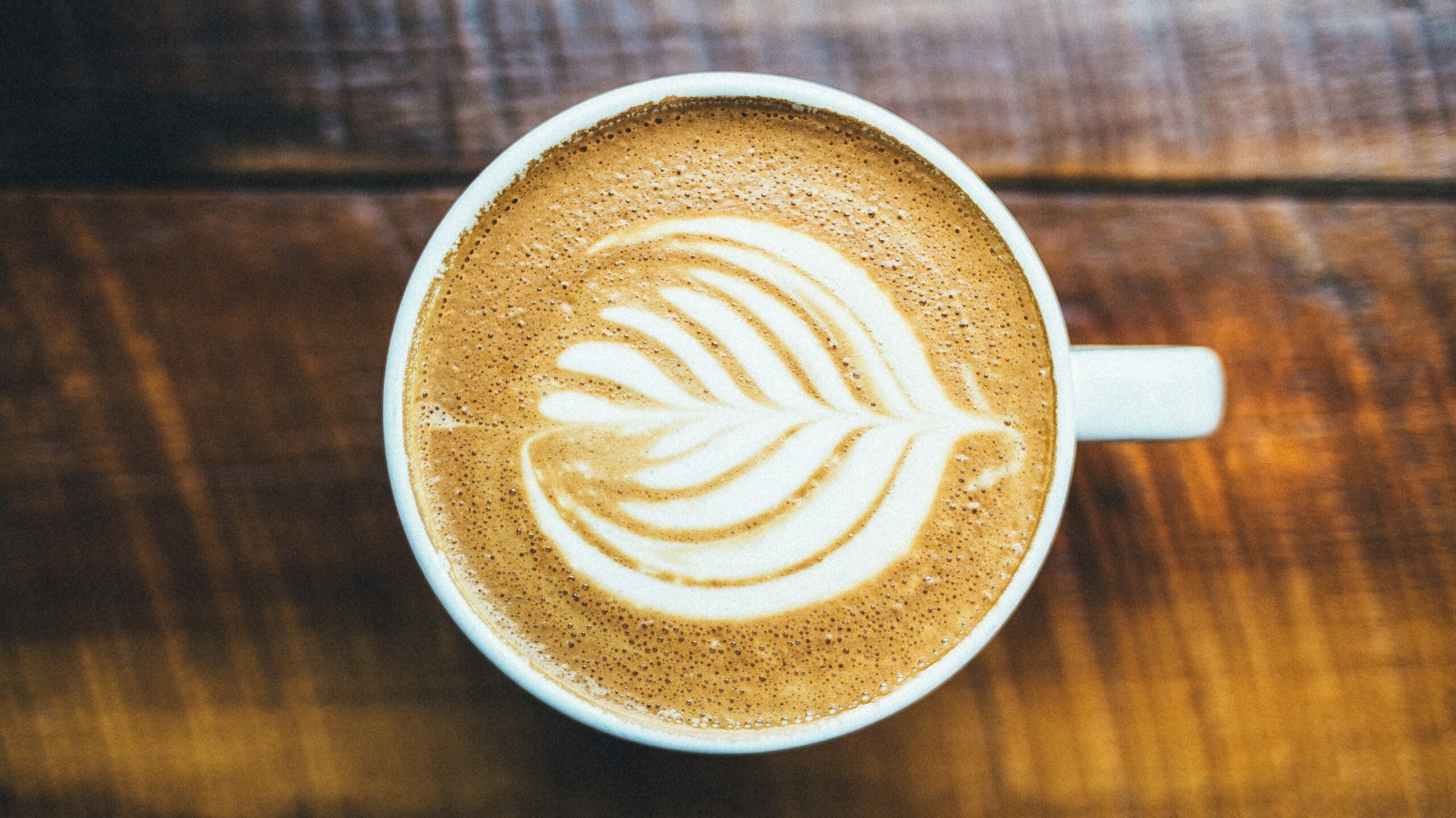 Кофе в жару: как не навредить себе любимым напитком