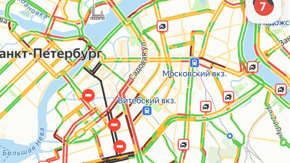Петербург встал из-за пробок третий день подряд