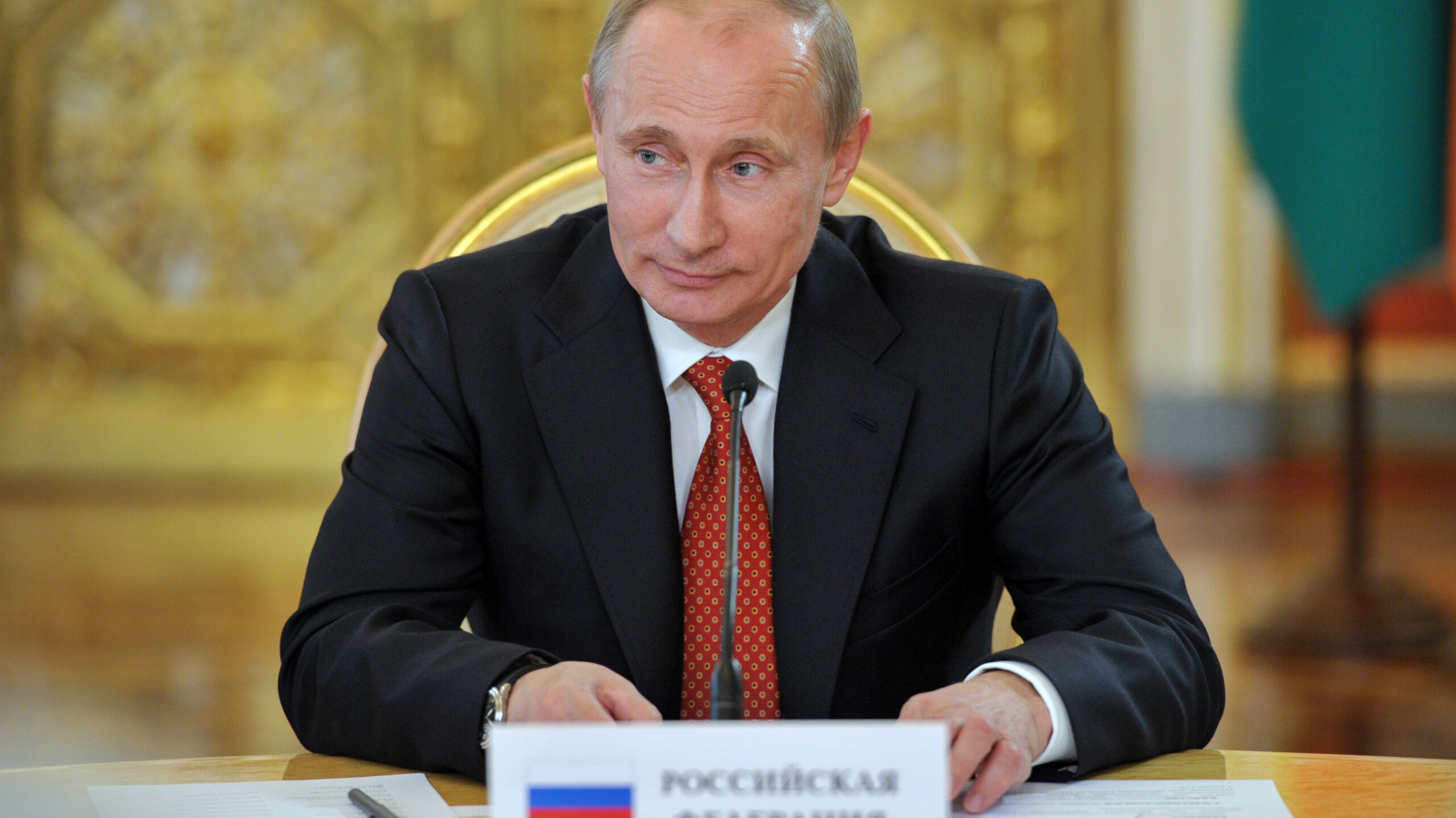 Путин пошутил об удачливости, сравнив работу в мэрии и Кремле