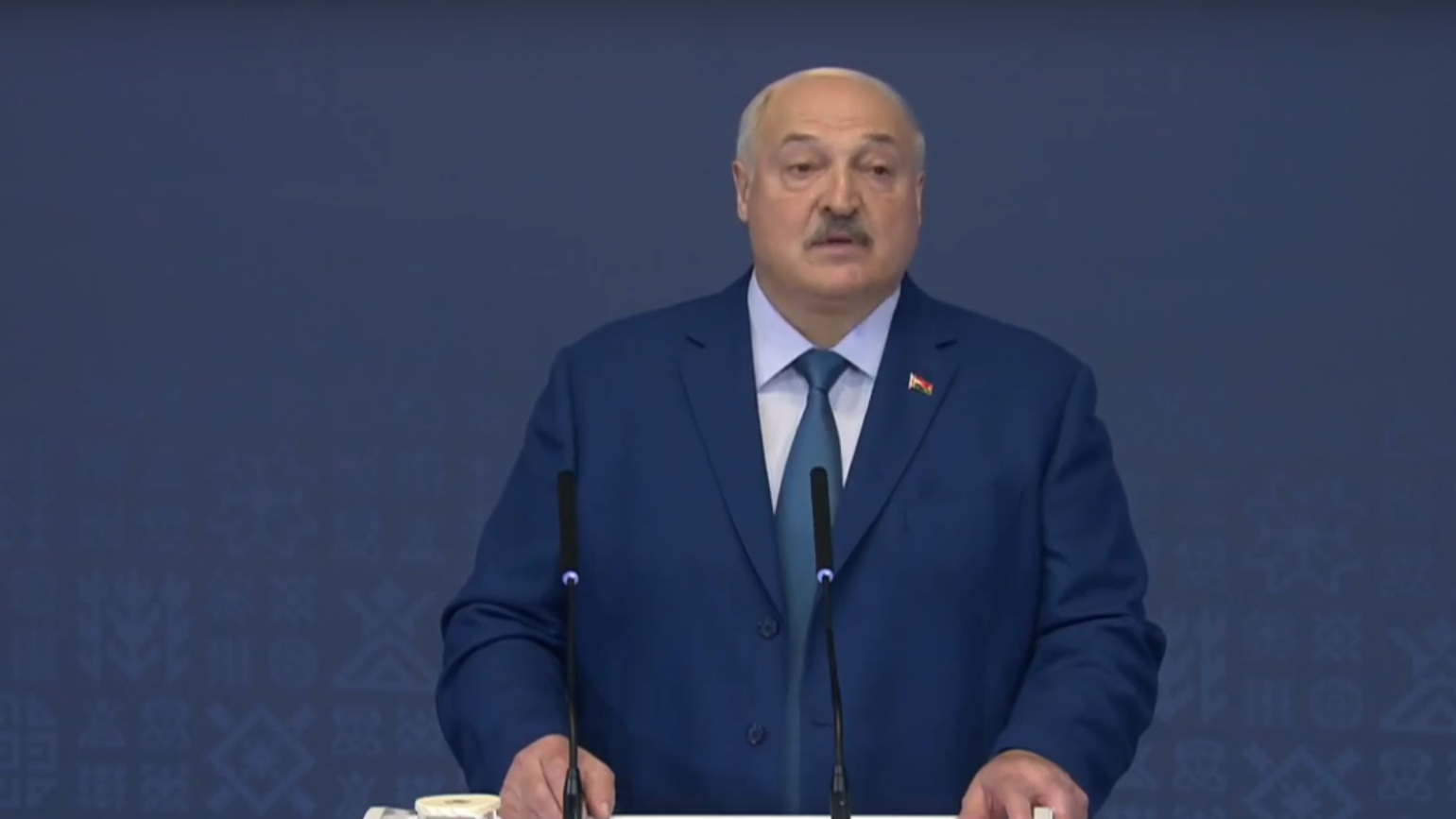Лукашенко назвал «Ладу» и «Москвич» «нормальными автомобилями» и похвалил российский автопром