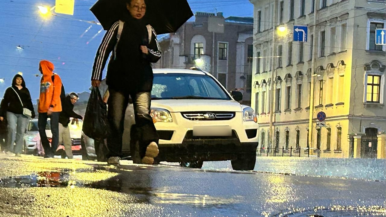 Порывы ветра и дожди: неприветливый вторник ждет петербуржцев