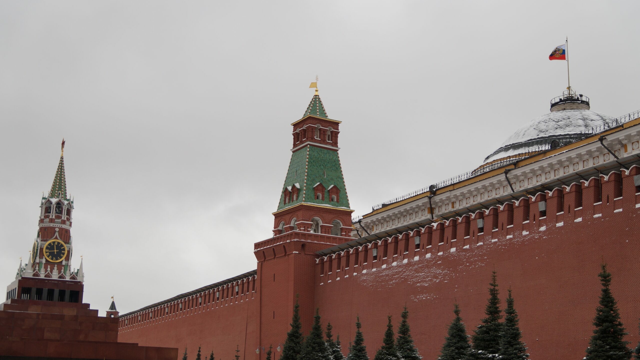 США впервые за три года поздравили Россию с национальным праздником