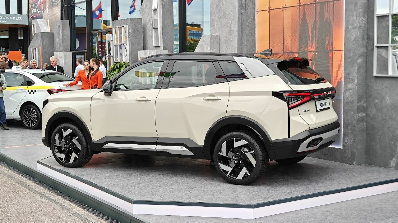 Стоимость Lada Azimut: представленный на ПМЭФ кроссовер оценили в 2,8 млн рублей