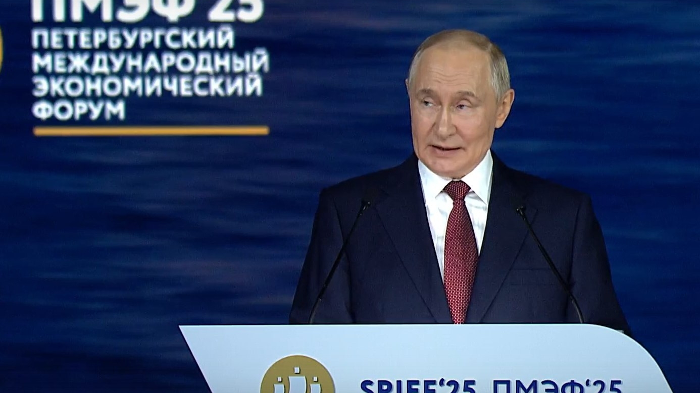 Путин заявил о рекордном снижении уровня бедности в России