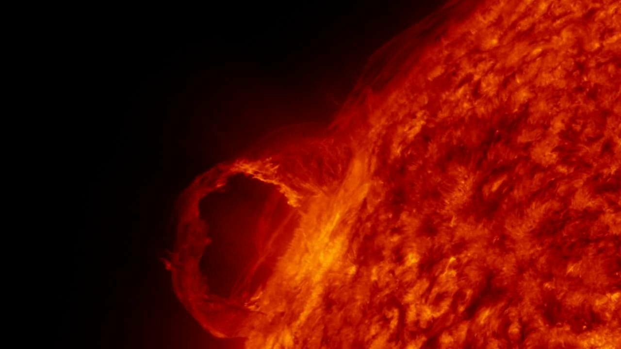 Мощная магнитная буря уровня G4 накроет всю планету из-за выброса плазмы